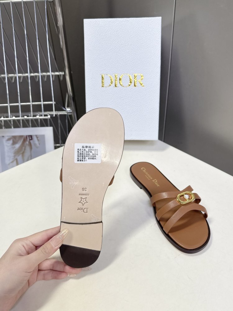 Шльопанці жіночі фото 9