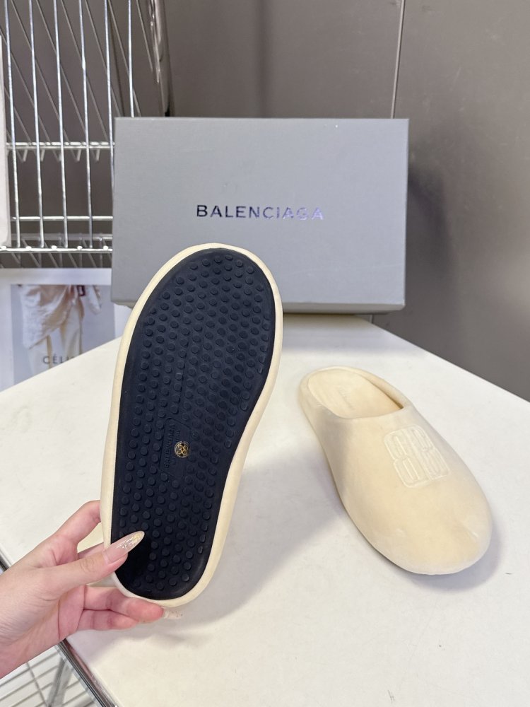 Шльопанці жіночі фото 9