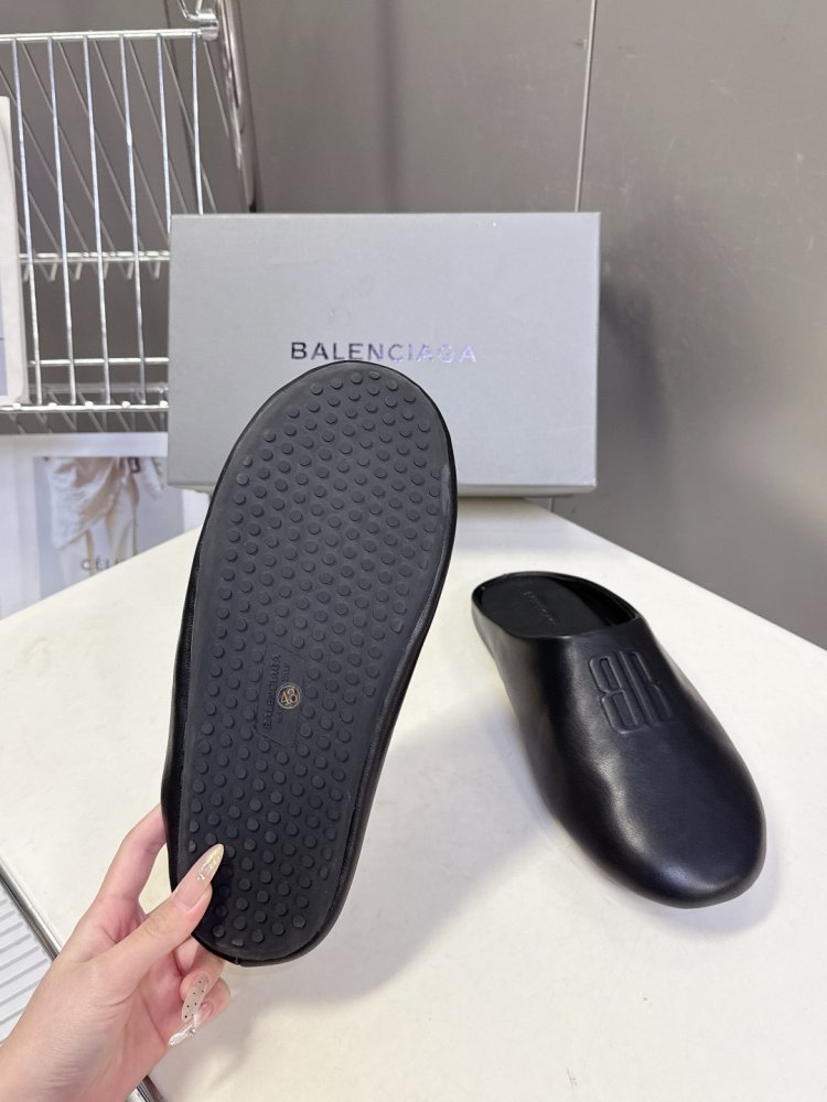 Шльопанці жіночі фото 9