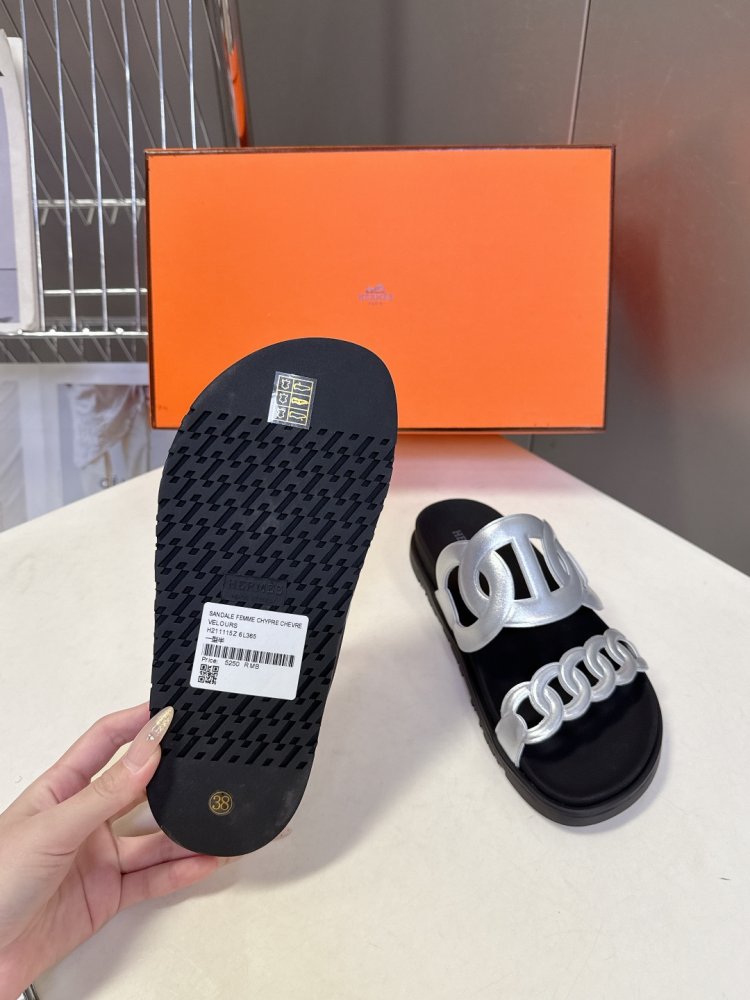 Шлепанцы женские фото 9