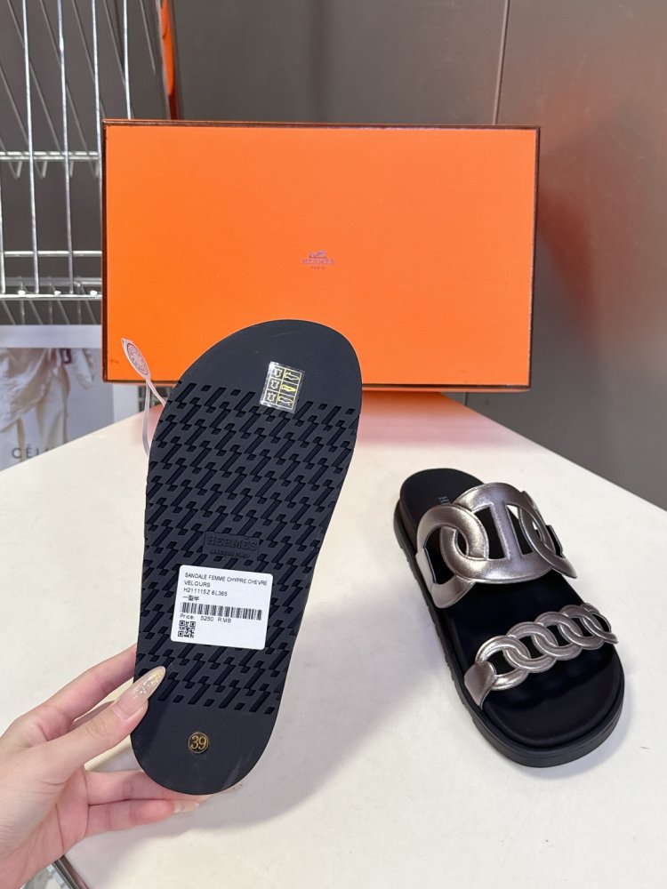 Шлепанцы женские фото 9