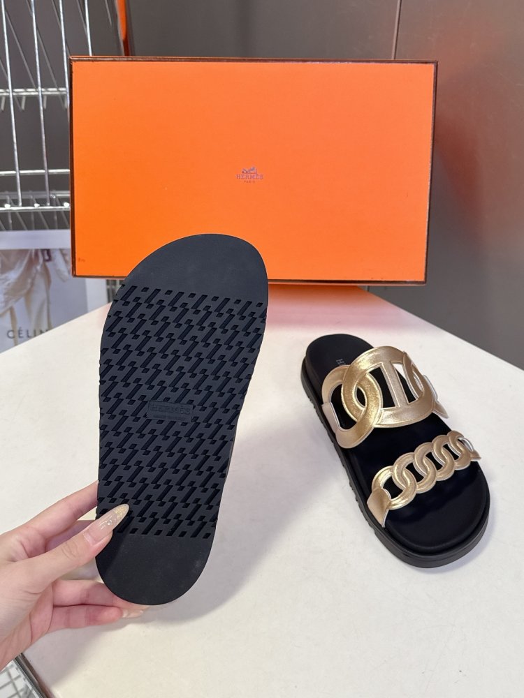 Шлепанцы женские фото 9