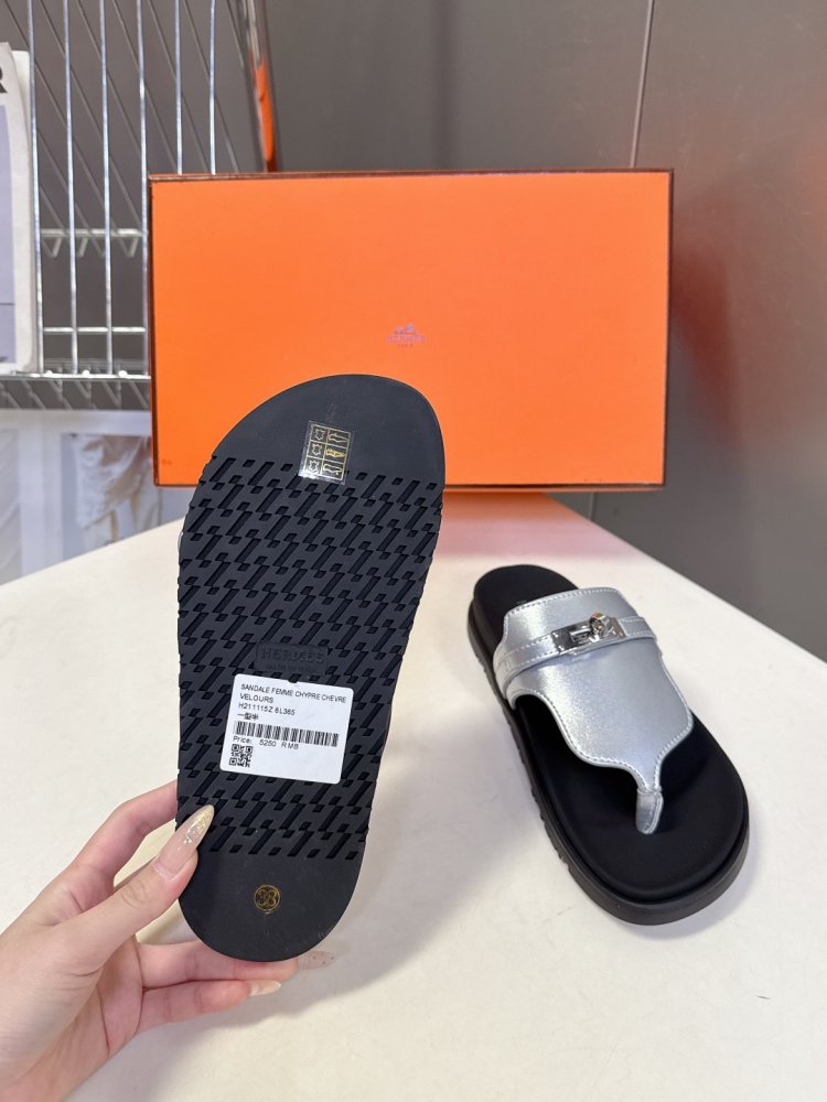 Шлепанцы женские фото 9