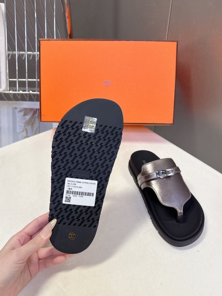 Шлепанцы женские фото 9