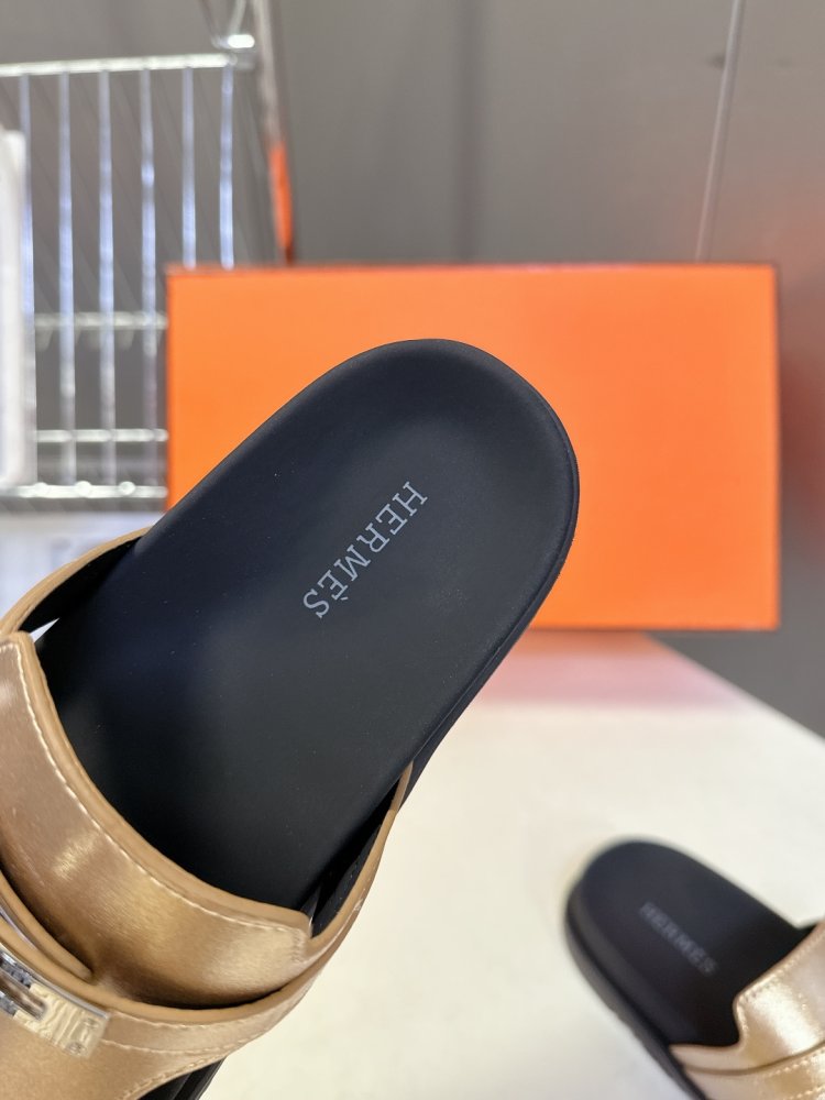 Шлепанцы женские фото 9