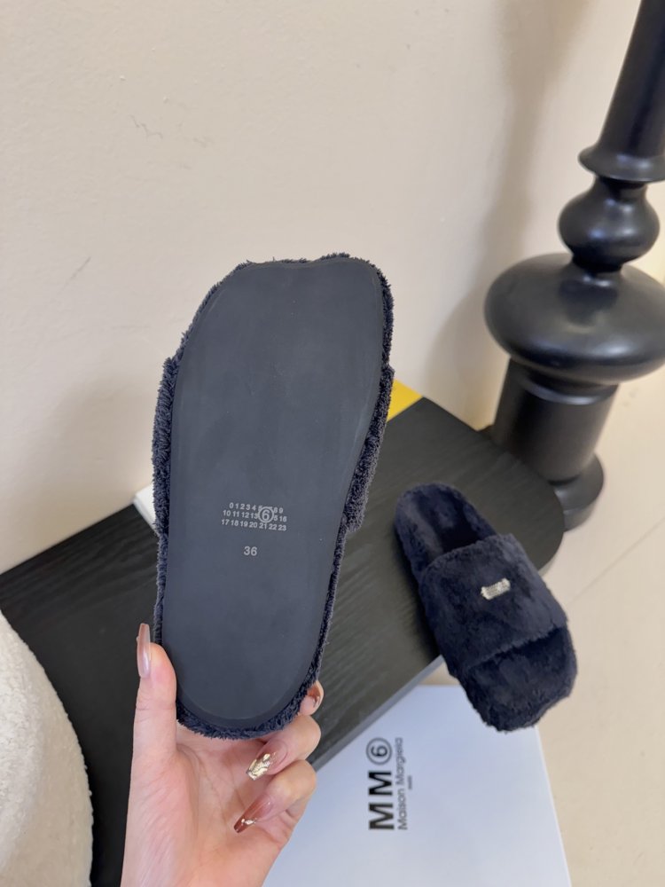 Шльопанці жіночі фото 9