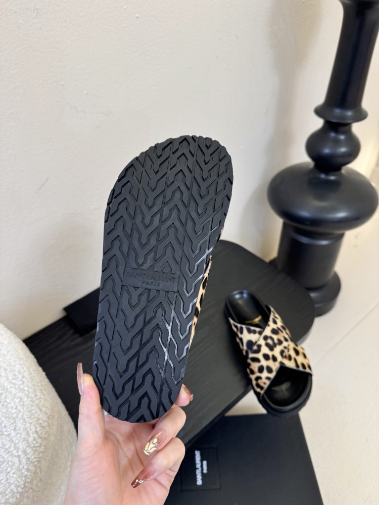 Шлепанцы женские фото 9