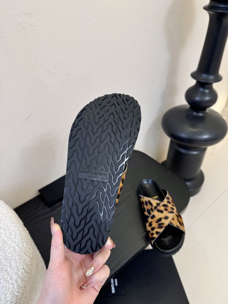 Шлепанцы женские фото 9