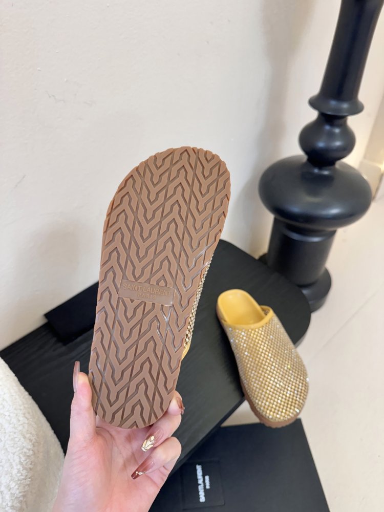 Шлепанцы женские фото 9