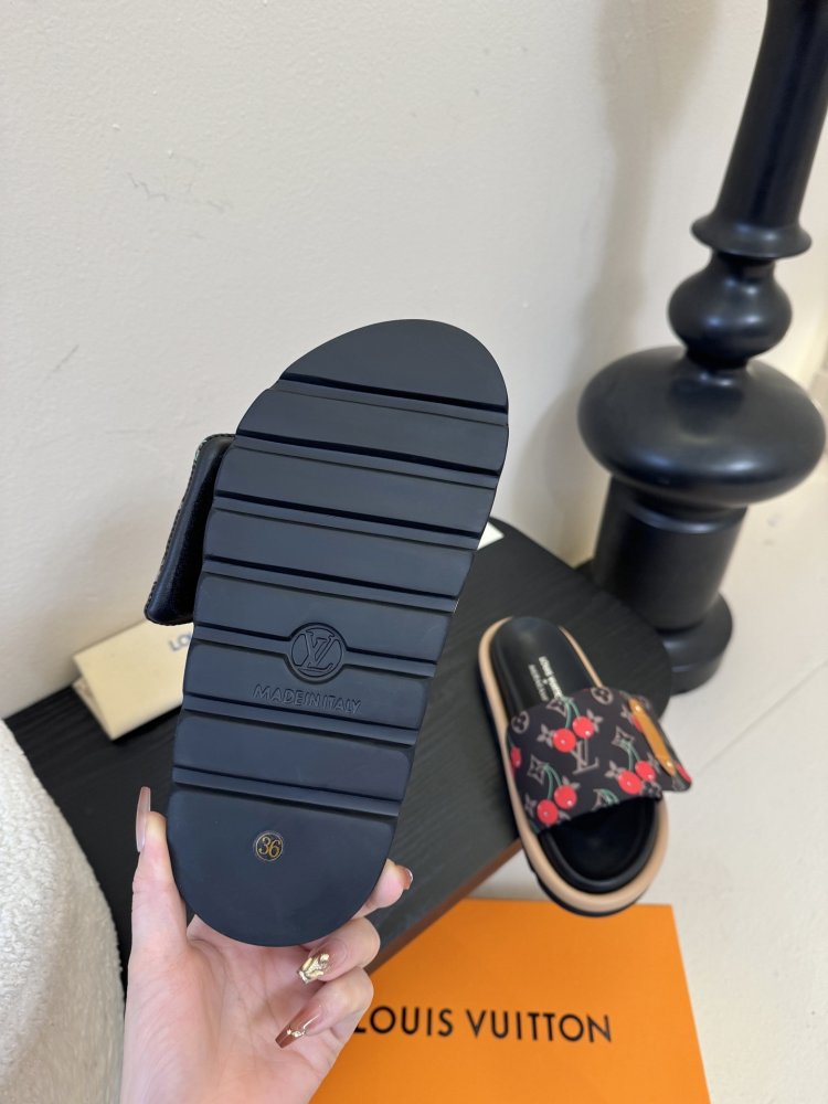 Шлепанцы женские фото 9