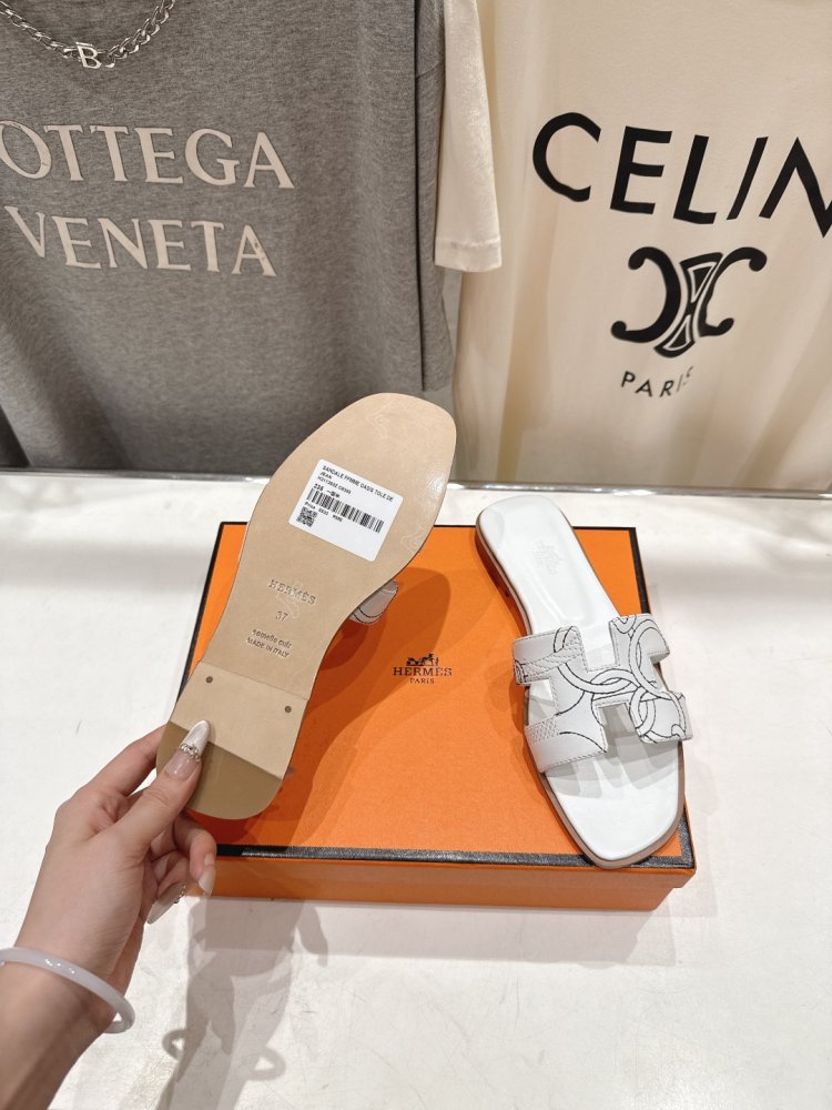 Шлепанцы женские фото 9