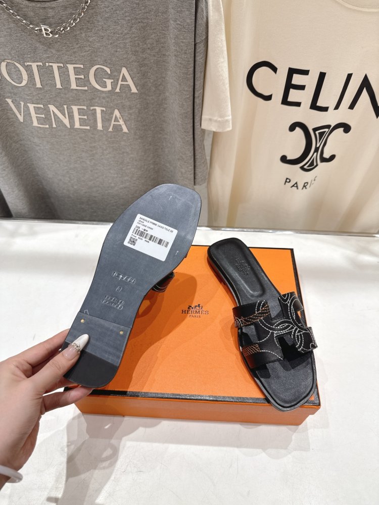 Шлепанцы женские фото 9