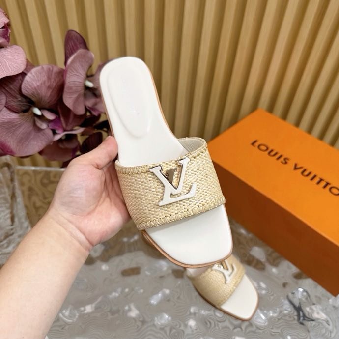 Шлепанцы фото 8