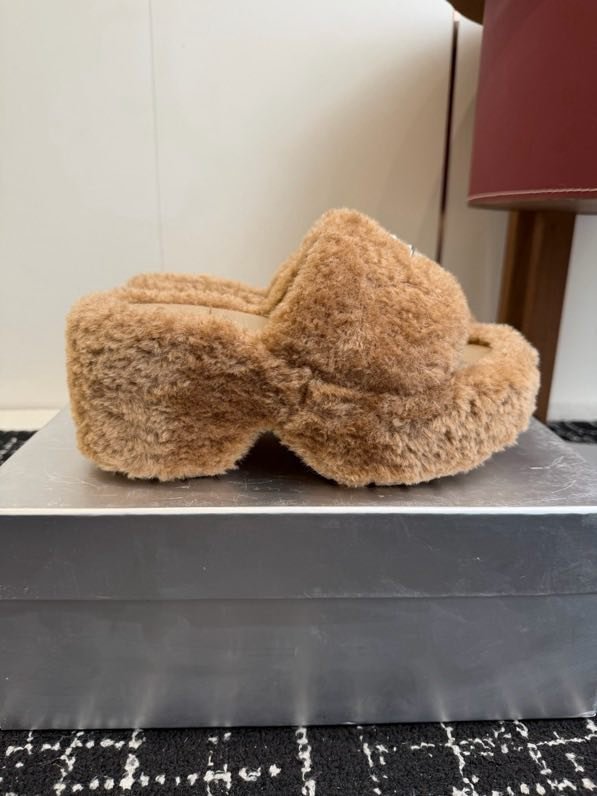 Шлепки на платформе меховые фото 2