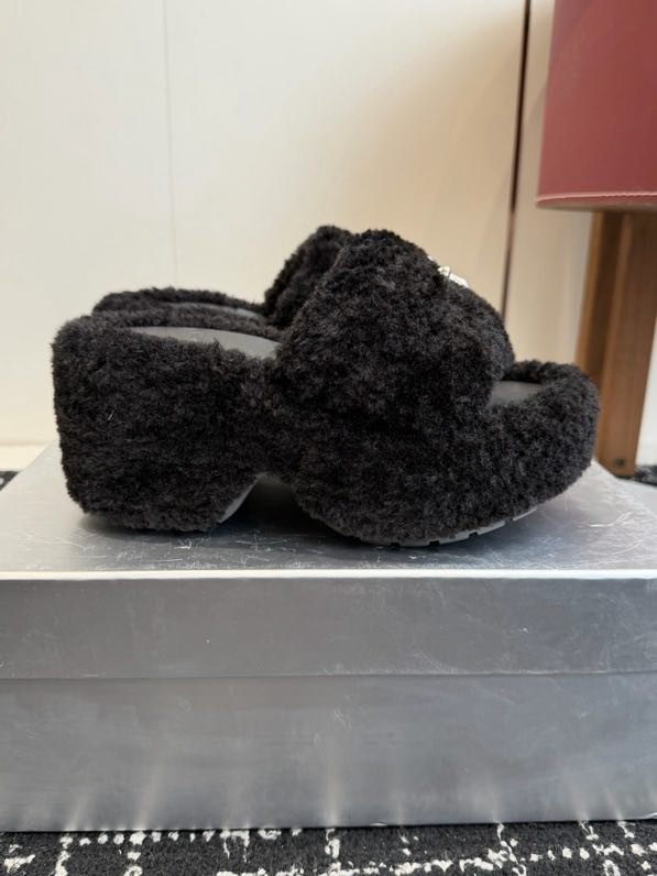 Шльопанці на платформі хутряні фото 2