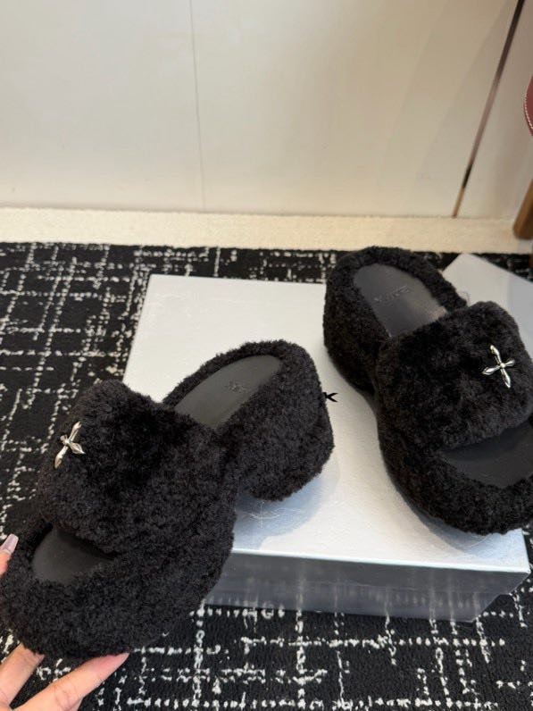 Шльопанці на платформі хутряні фото 5