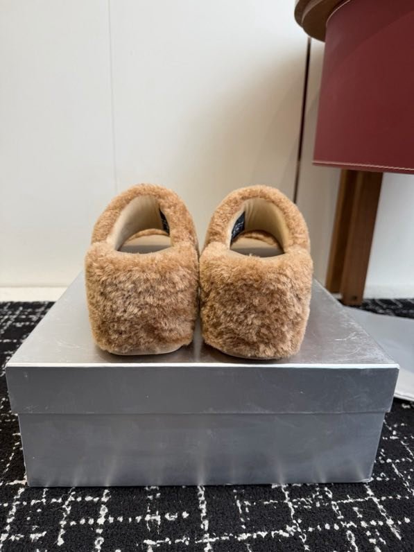 Шлепки на платформе меховые фото 7