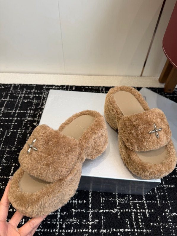Шлепки на платформе меховые фото 8