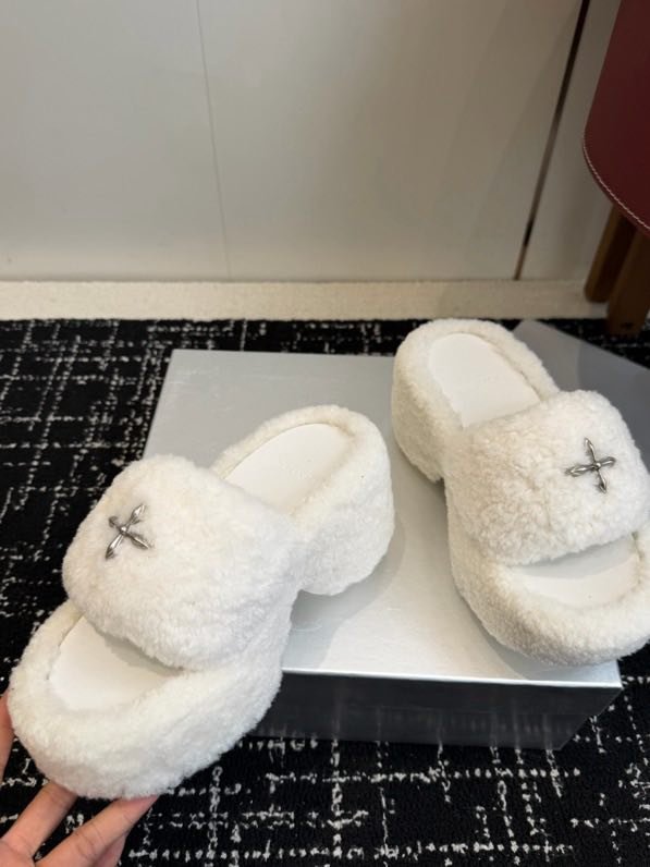 Шлепки на платформе меховые фото 8