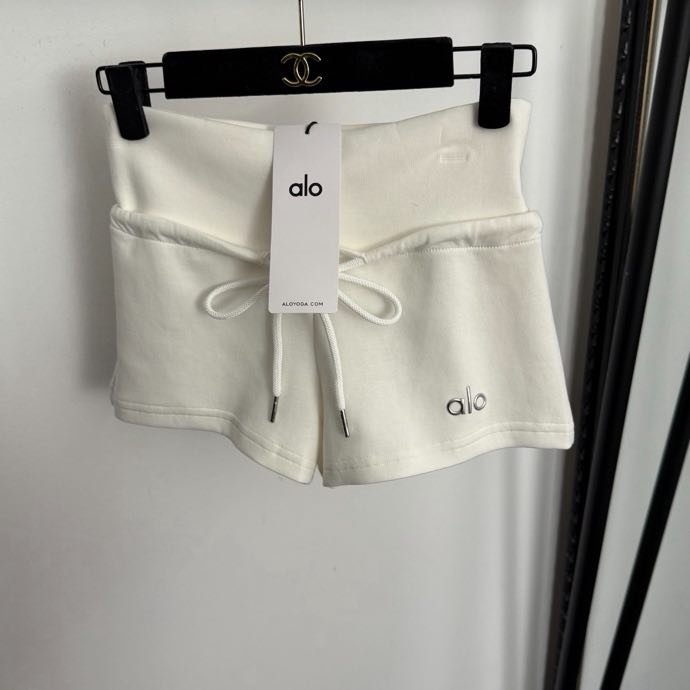 Шорты женские