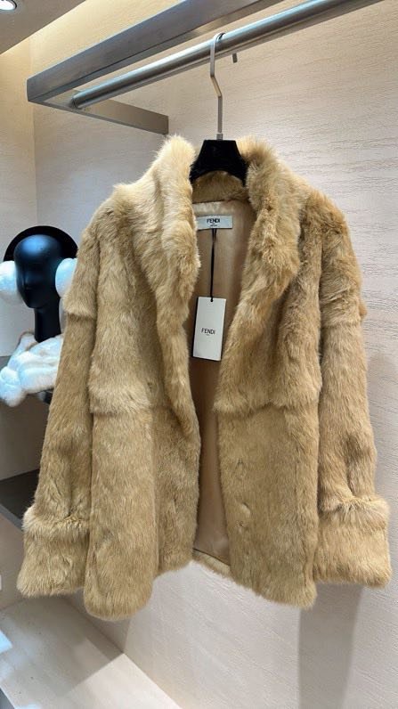 Шуба из кроличьего меха