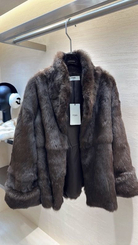 Шуба из кроличьего меха