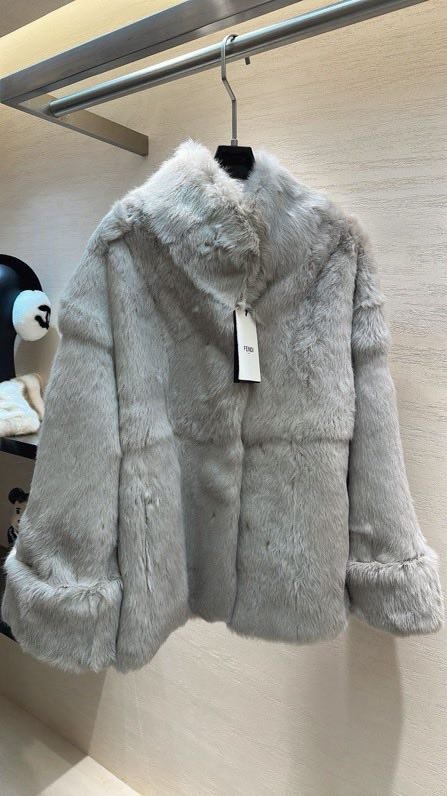 Шуба из кроличьего меха