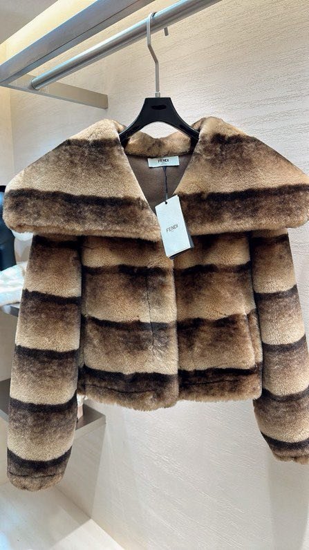 Шуба из кроличьего меха