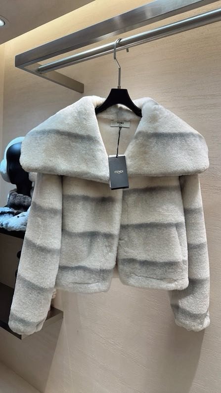 Шуба из кроличьего меха