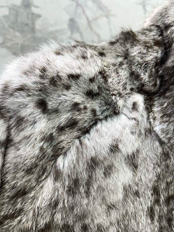 Шуба з хутра кролика з високим коміром і леопардовым візерунком фото 9