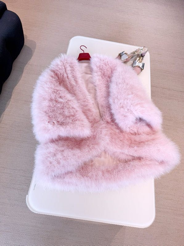 Шуба розовая из страусиных перьев