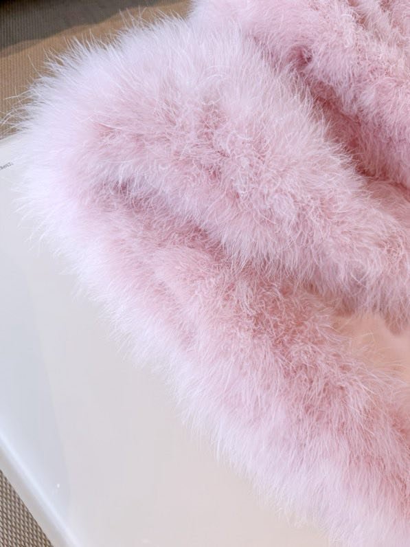 Шуба розовая из страусиных перьев фото 5