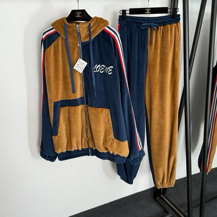 Спортивный костюм женский