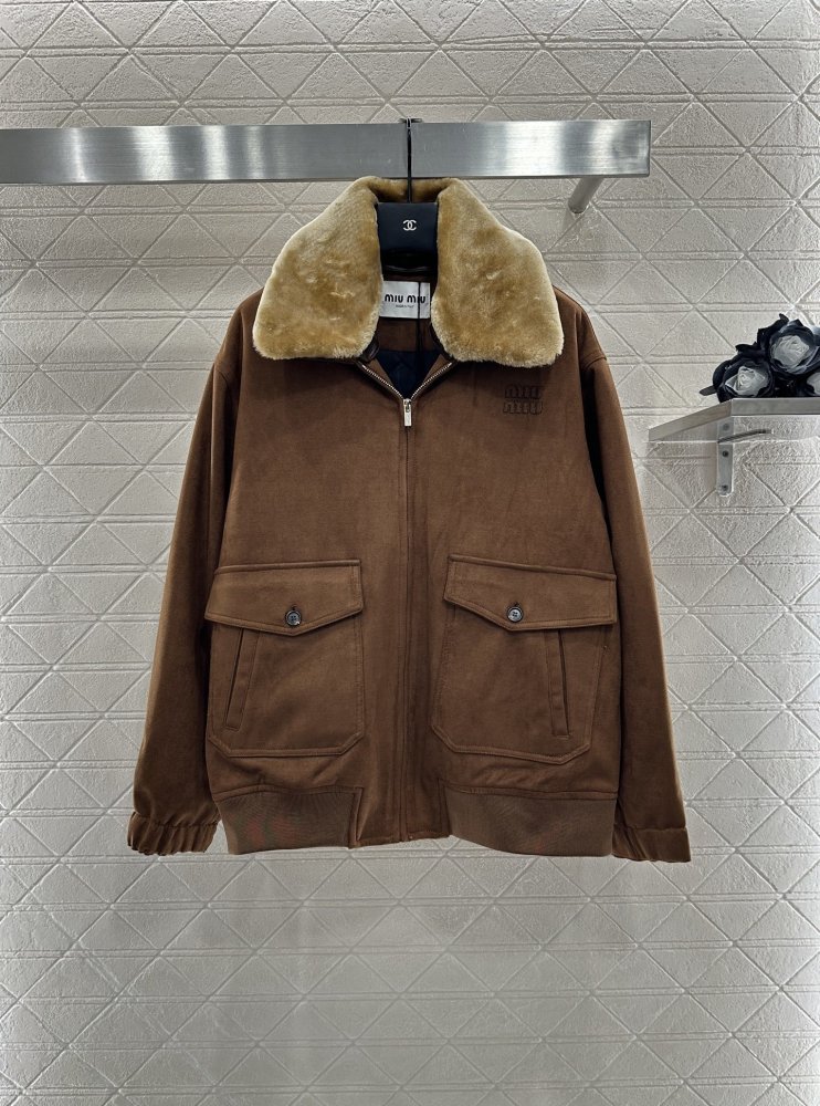 Стеганая куртка зі знімним хутряним коміром