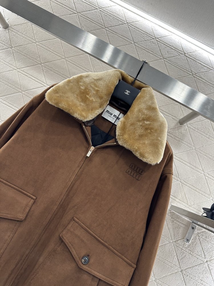 Стеганая куртка зі знімним хутряним коміром фото 3