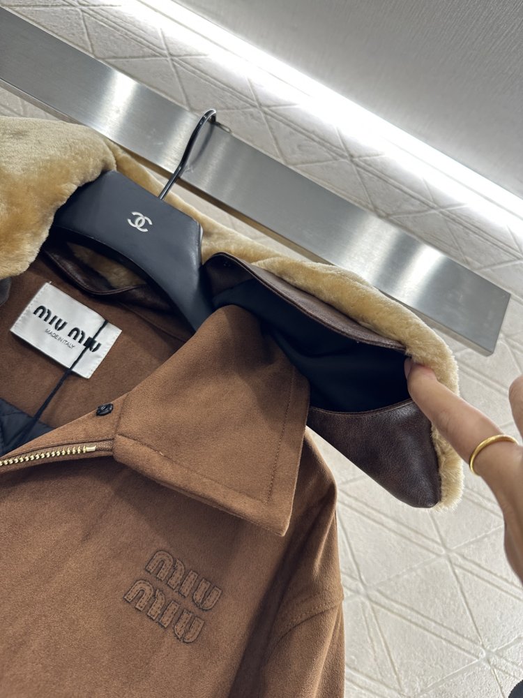 Стеганая куртка зі знімним хутряним коміром фото 5