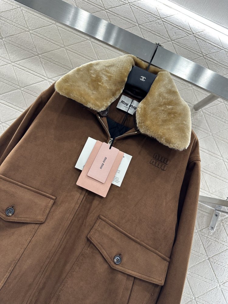 Стеганая куртка зі знімним хутряним коміром фото 6