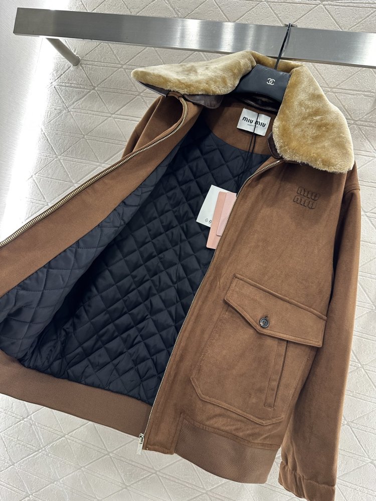 Стеганая куртка зі знімним хутряним коміром фото 7