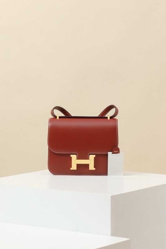 Стильна шкіряна жіноча сумка Constance 19 з глянсовою шкірою BOX