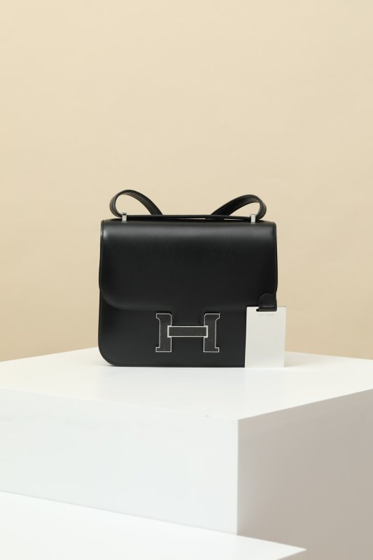 Стильна шкіряна жіноча сумка Constance 19 з глянсовою шкірою BOX