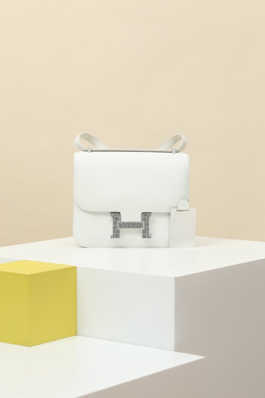 Стильна шкіряна жіноча сумка Constance 19