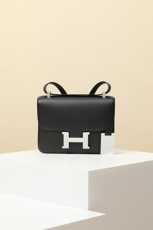 Стильна жіноча сумка Constance 23 з телячої шкіри Epsom