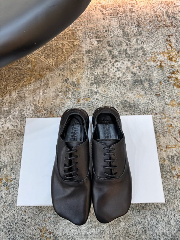 Стильные женские кожаные туфли на шнуровке