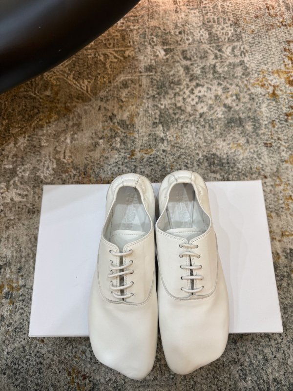 Стильные женские кожаные туфли на шнуровке