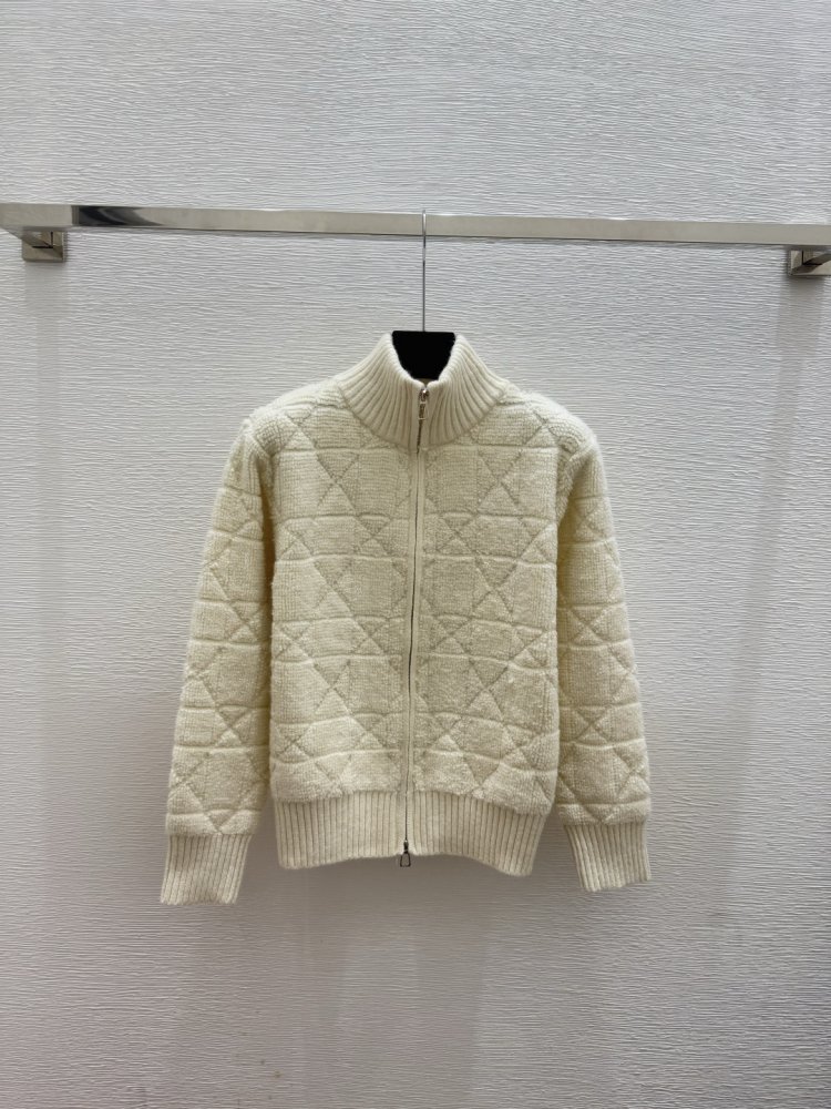 Стильний кардиган з високим коміром