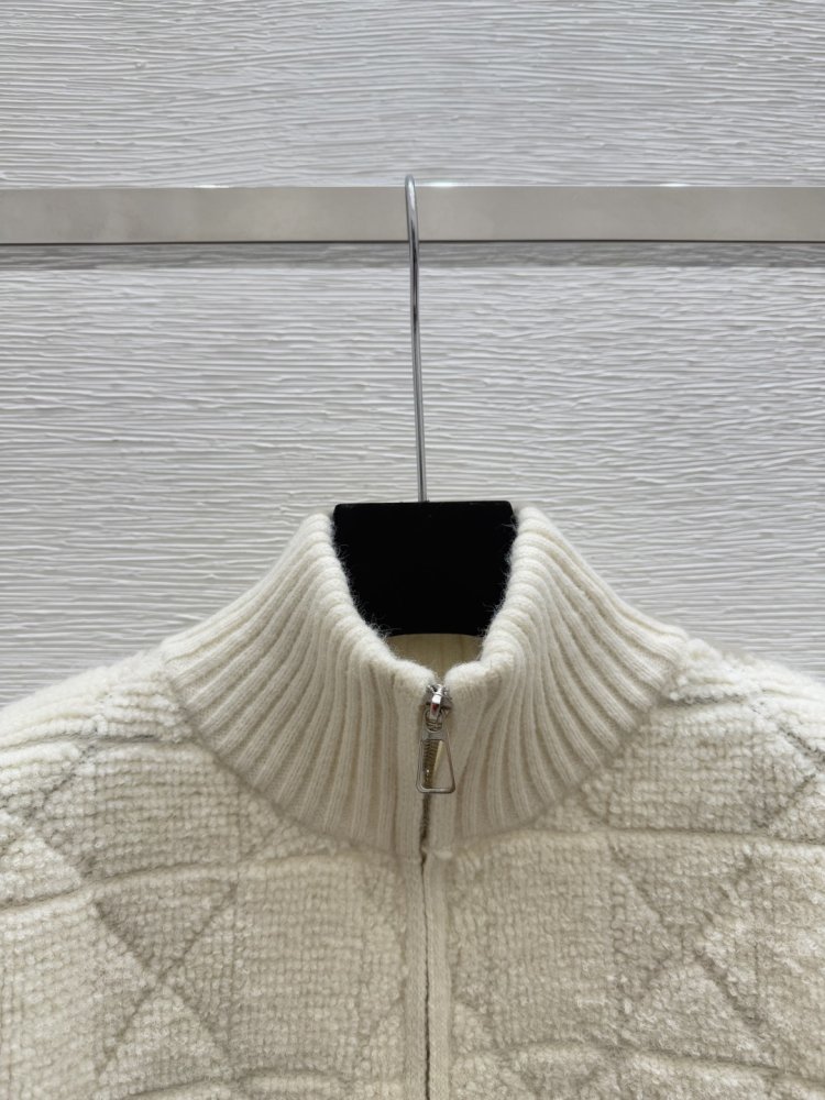 Стильний кардиган з високим коміром фото 3