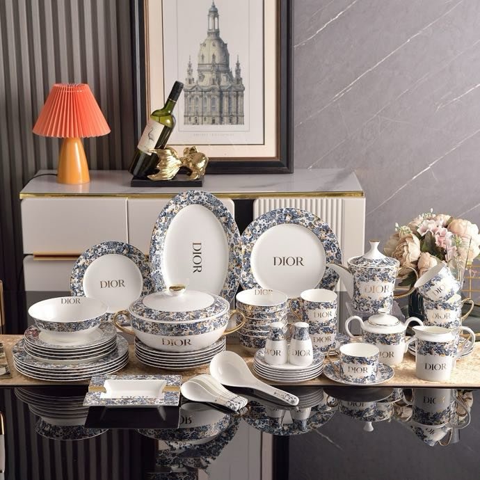 Table service of bone porcelain of 58 items