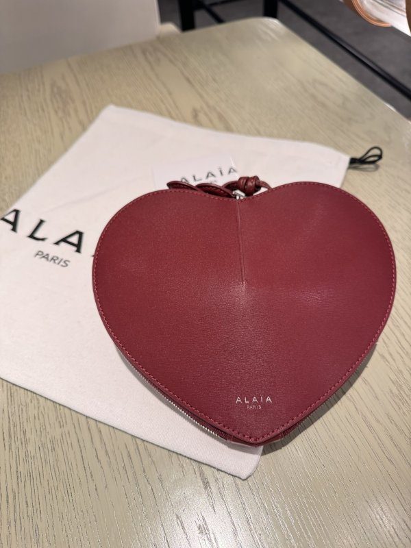 Сумка Alaia Heart Bag женская кожаная 19 см