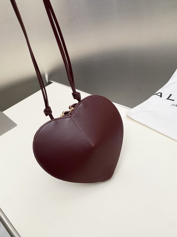 Сумка Alaia Heart Bag женская кожаная 19 см