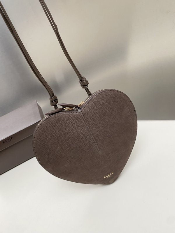 Сумка Alaia Heart Bag женская кожаная 19 см